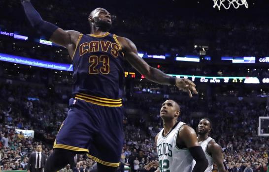 LeBron James eleva su figura en la NBA: Supera a Kareem Abdul-Jabbar y se acerca a Michael Jordan 