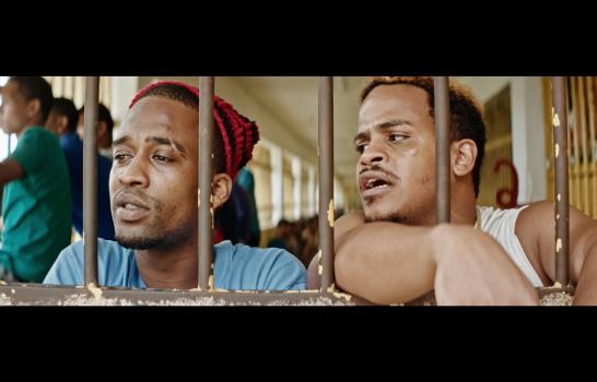 Amor y crítica social tras las rejas