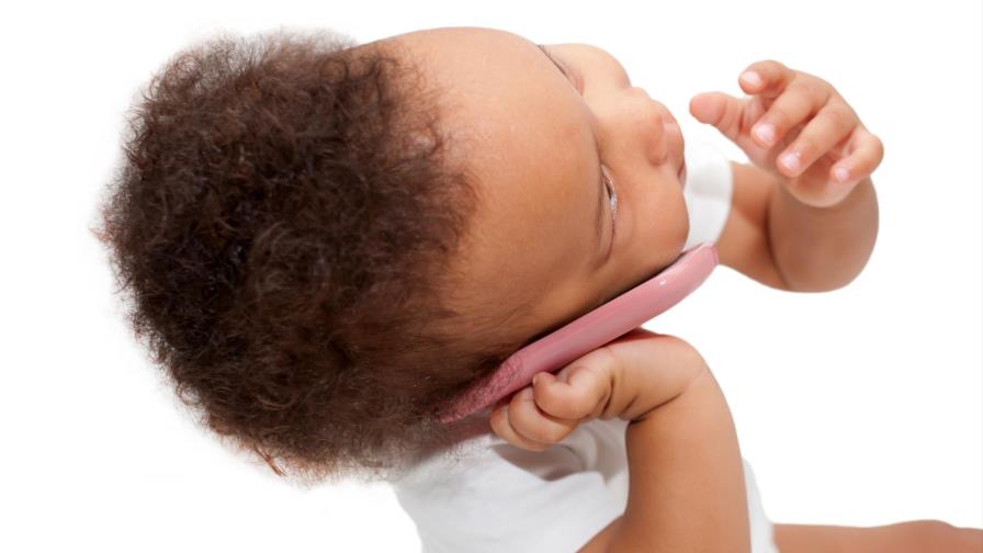 El uso de tablets y smartphones en menores de tres años puede retrasar el habla