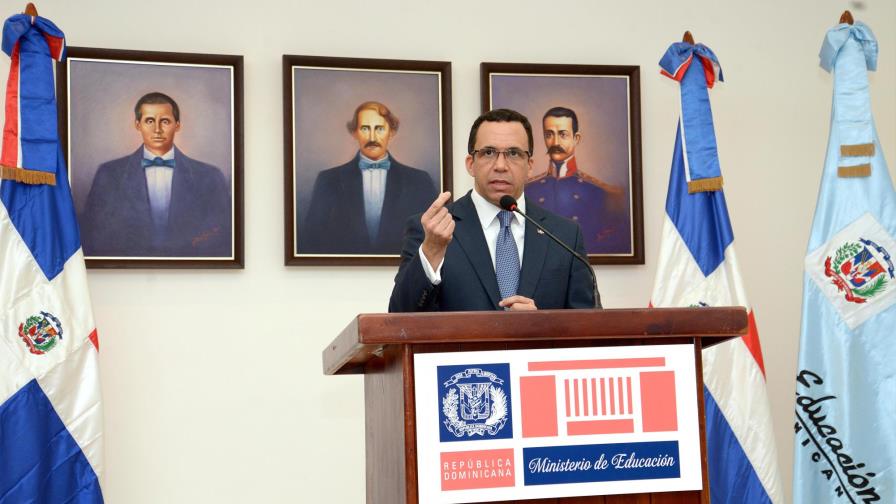 Ministro Educación coordina acciones para prevenir desastres en escuelas