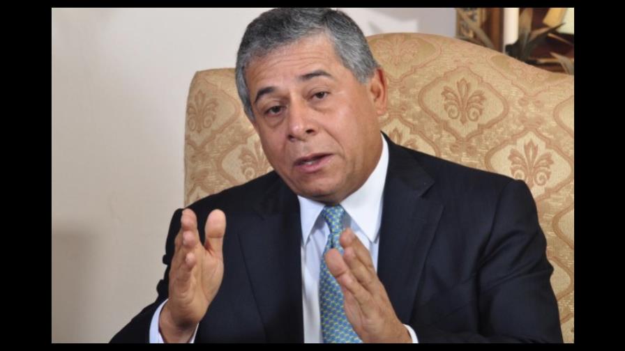 Roberto Salcedo favorece el desmonte de las vallas ilegales Roberto Salcedo favorece el desmonte de las vallas ilegales