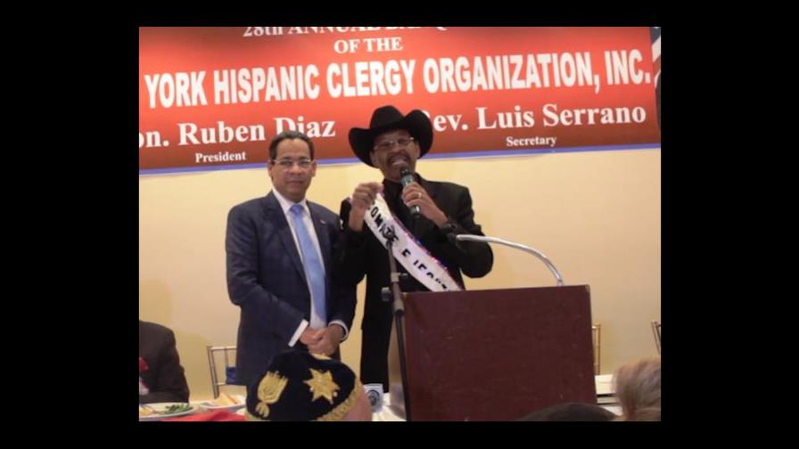Senado de NY y ministros hispanos reconocen al obispo Elvis Medina