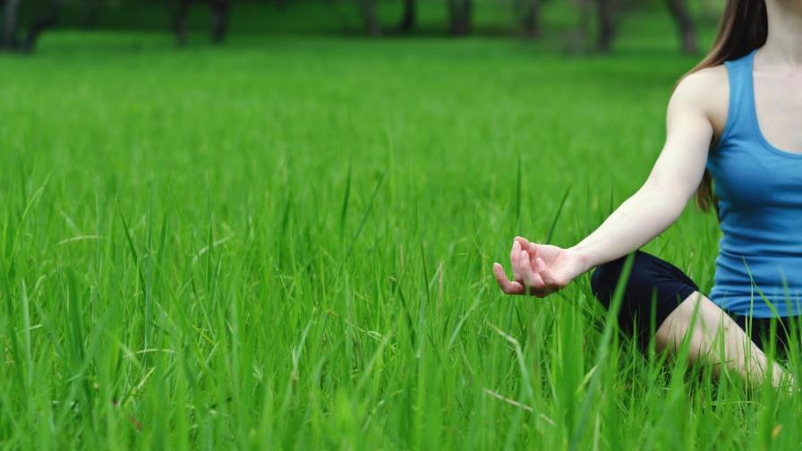 Seis poses de yoga que harán tu vida más fácil