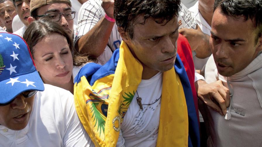 Familiares de Leopoldo López piden a la Cruz Roja que compruebe su estado de salud