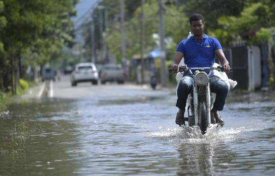 Más de 100 casas inundadas por las lluvias en Santiago