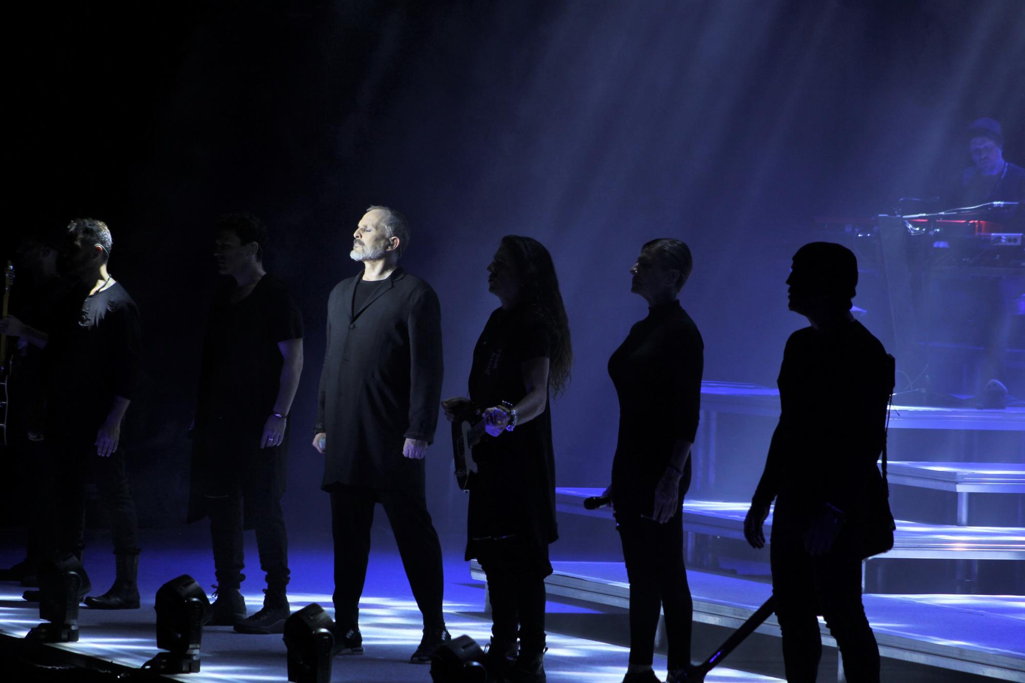 Al final, saludan al público