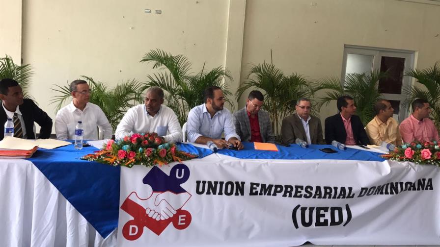 Demandan libre competencia de la carga pesada en RD