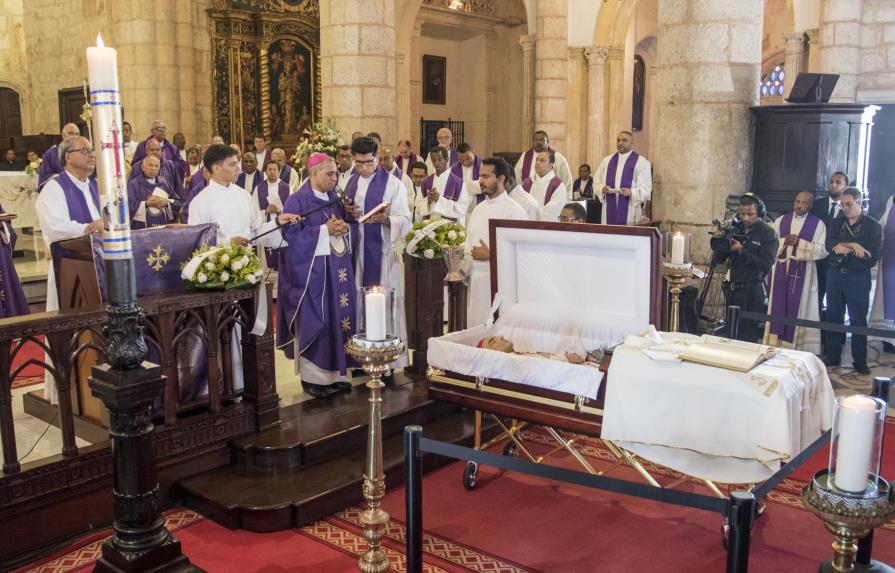 Iglesia Católica realiza misa de cuerpo presente a monseñor Amancio Escapa en la Catedral