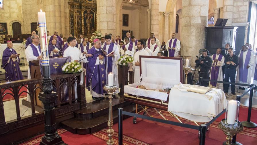 Iglesia Católica realiza misa de cuerpo presente a monseñor Amancio Escapa en la Catedral