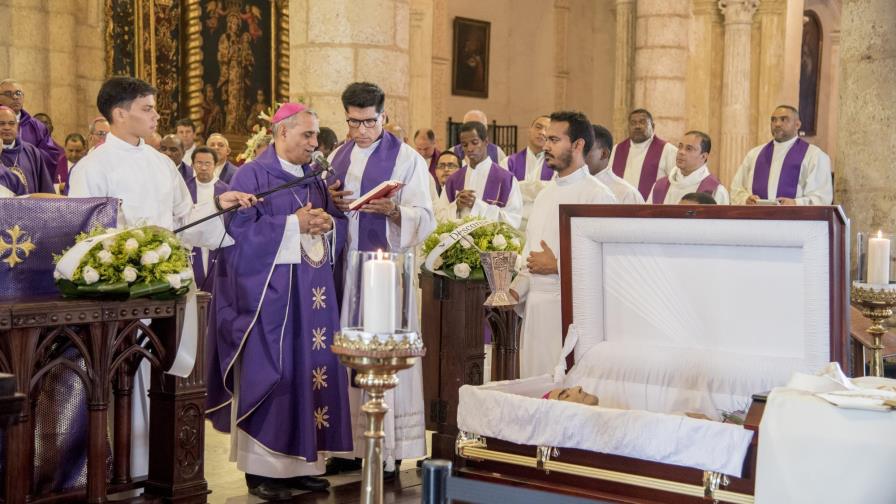 Fueron sepultados los restos de monseñor Amancio Escapa