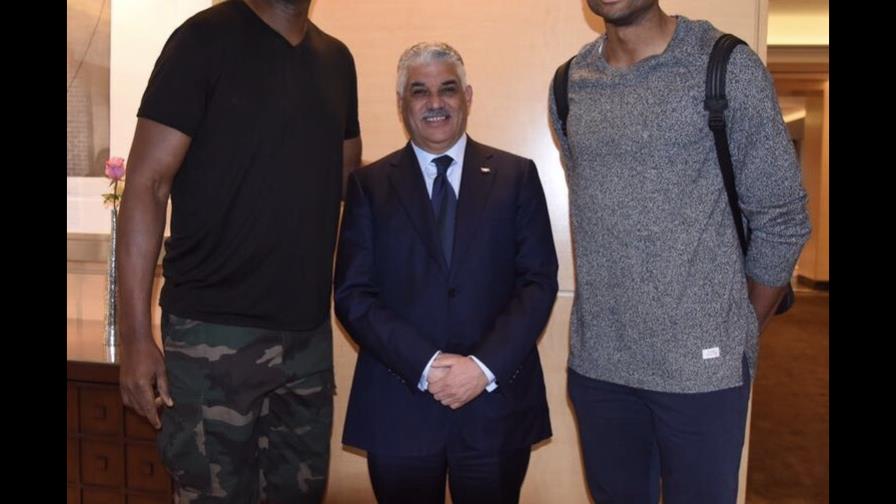 Canciller dominicano se reúne con estelar Al Horford de la NBA