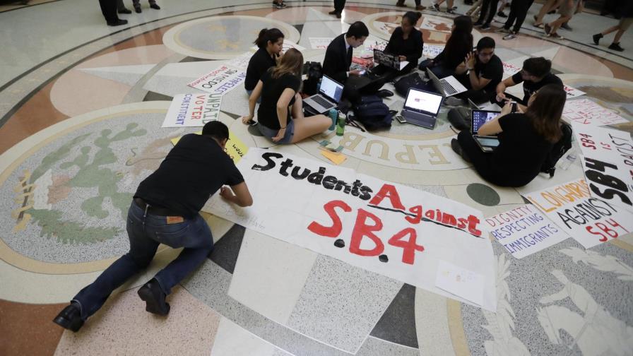 Texas aviva debate con nueva ley contra los inmigrantes