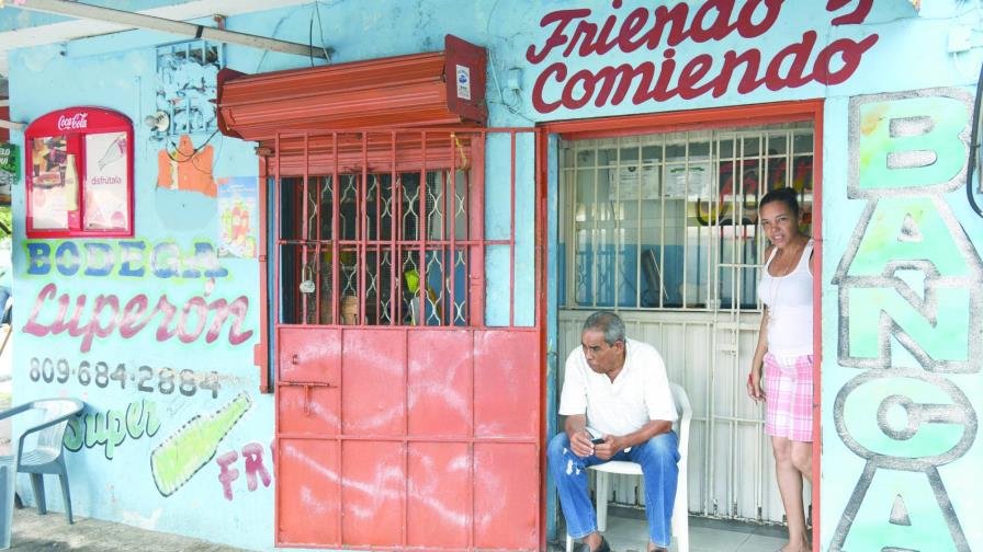 En el Ensanche Luperón, residentes dejan la diversión y se retiran temprano