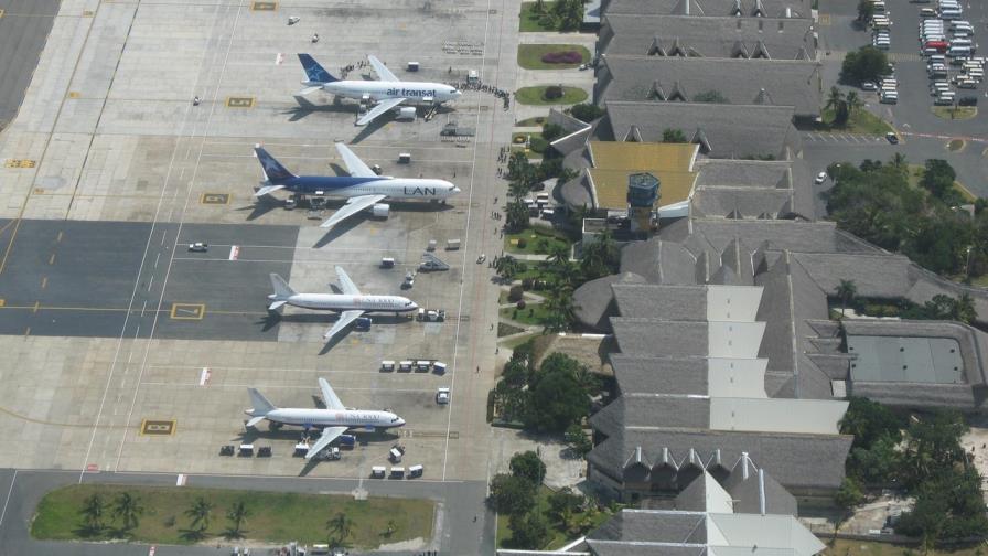 Migración retiene italiano en Aeropuerto de Puerto Plata por violar controles migratorios