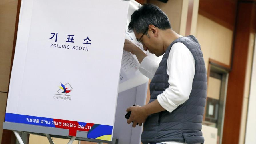 Los surcoreanos votan para elegir a su próximo presidente, tras escándalo de Park