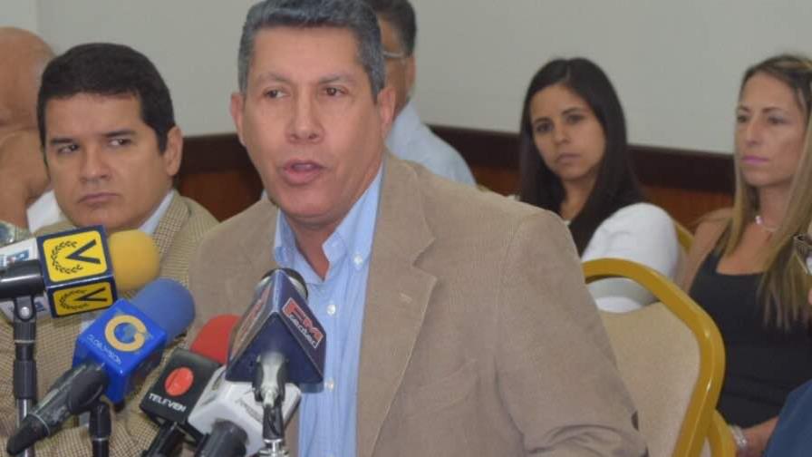 Redactores de Constitución venezolana se reunirán para defender texto vigente