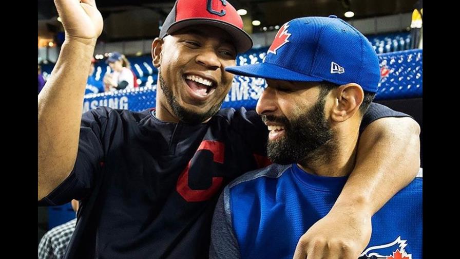 VIDEO: Reciben como un héroe a Edwin Encarnación en Toronto