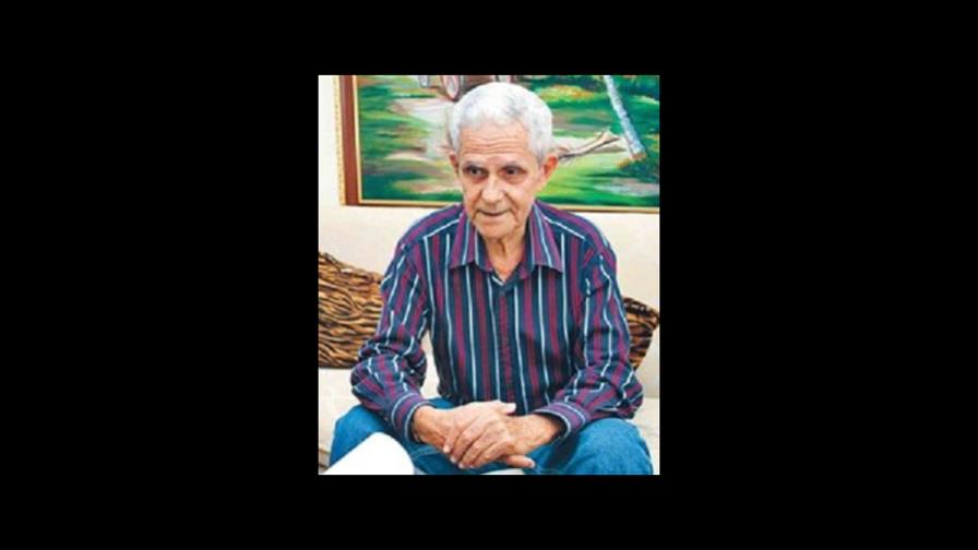 Sepultan restos del periodista y escritor Santiago Estrella Veloz