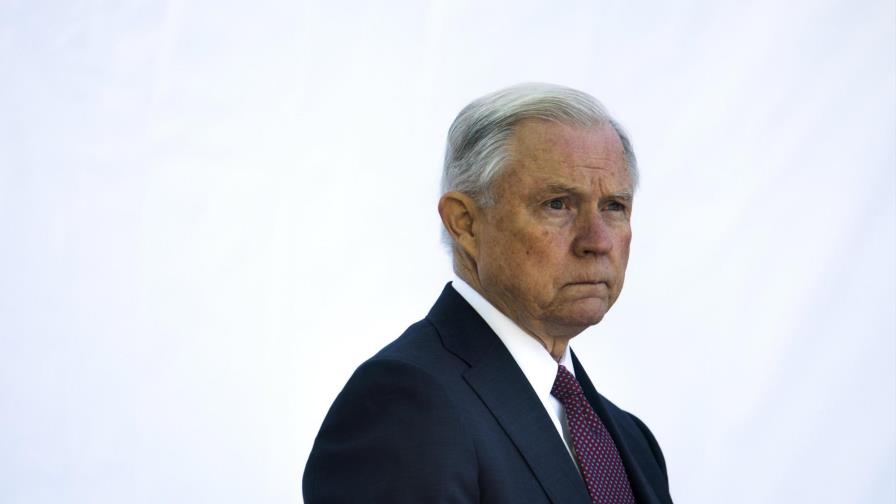 Fiscal general de Estados Unidos evalúa aumentar las penas para delitos leves de drogas