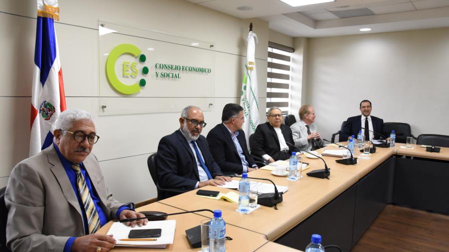 Comisión redacta informe de Punta Catalina, pero consultora aún no termina