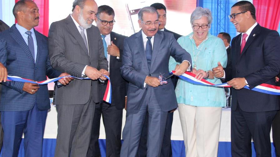 Medina inaugura Centro de Diagnóstico  y Atención Primaria en Haina