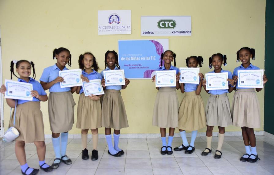 Integran a miles de niñas al mundo de la tecnología a través de centros comunitarios