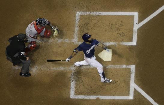 Albert Pujols pegó su jonrón 596; Escobar guía a Angelinos