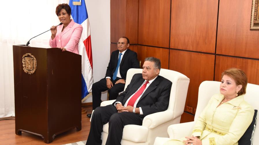 Cámara de Diputados reconoce a periodista Juan Bolívar Díaz