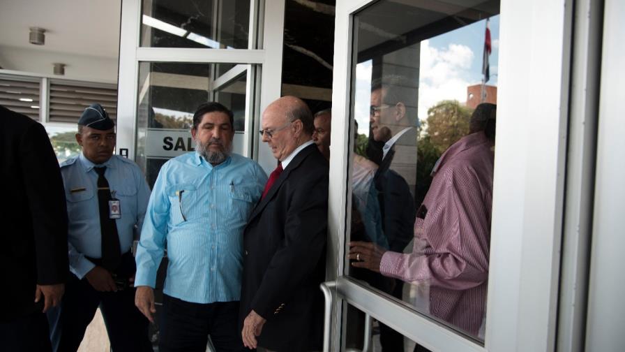 Expresidente Mejía dice que no hay liderazgo para desplazarlo