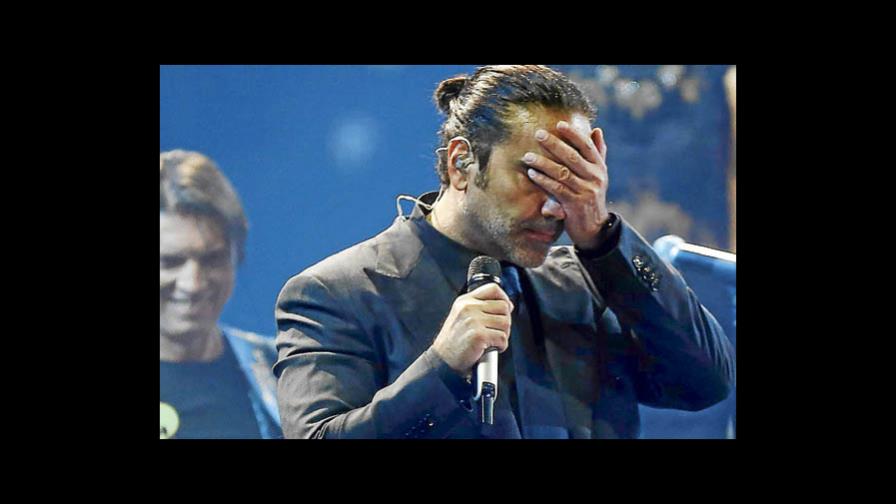 Alejandro Fernández niega problemas de alcohol tras incidente donde casi vomita en concierto Alejandro Fernández niega problemas de alcohol tras incidente donde casi vomita en concierto