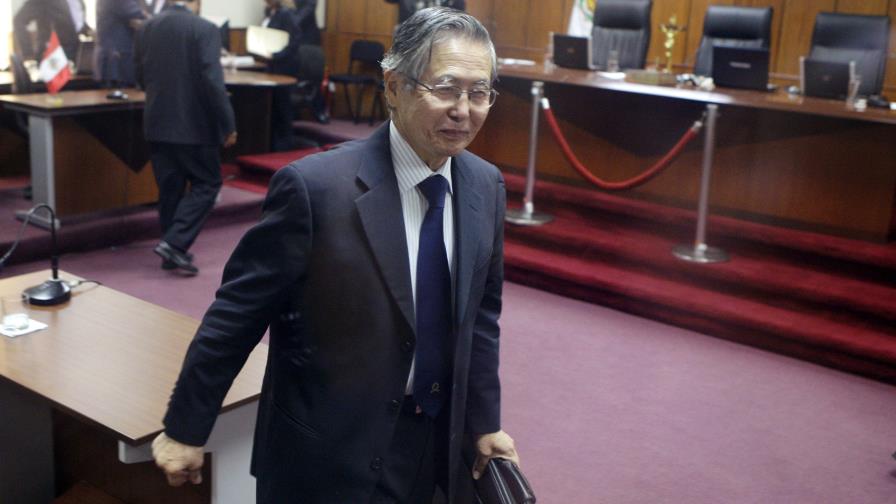Alberto Fujimori es trasladado de emergencia a una clínica
