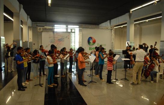 Concierto sinfónico en la estación del Metro de Santo Domingo