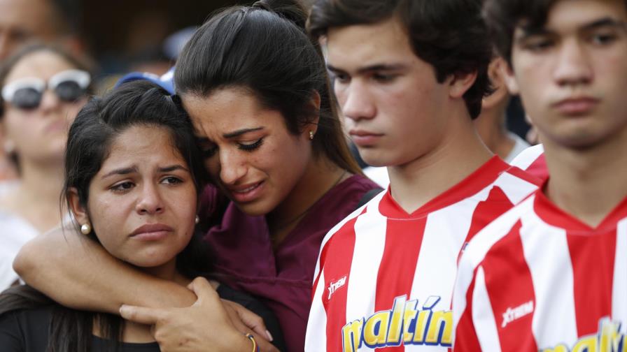 El duelo devuelve a venezolanos a las calles de Caracas