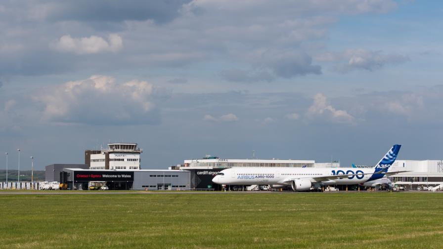 El mayor de los Airbus A350 hace su primer vuelo de prueba con pasajeros