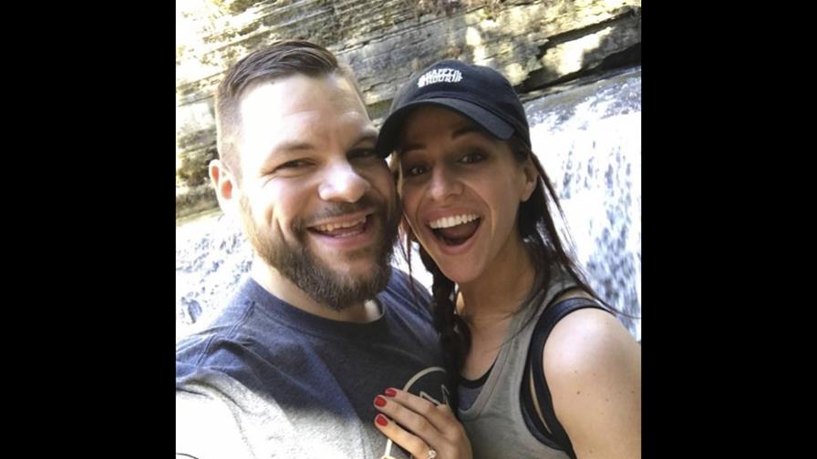 La historia de la pareja que se casará después de bajar 578 libras entre los dos