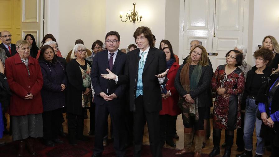 Camilo Sesto celebra en Chile el Día de la madre en el Palacio La Moneda