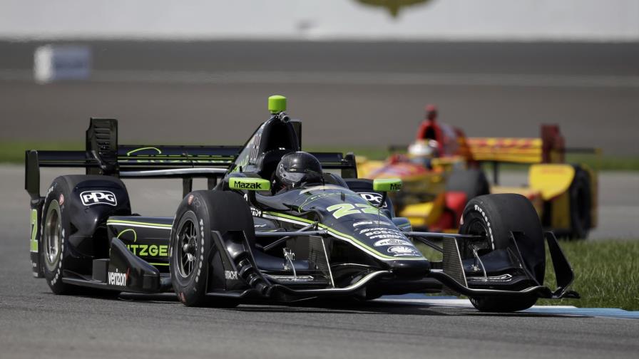 Juan Pablo Montoya debuta en la temporada de IndyCar; clasifica quinto 