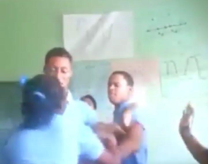 Piden orden de arresto para estudiante que golpeó compañera en escuela