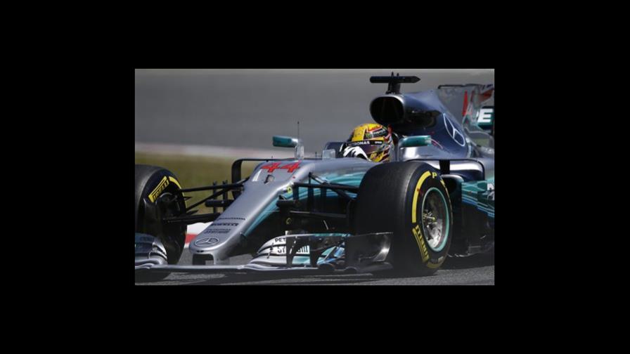 Lewis Hamilton toma la pole en España 