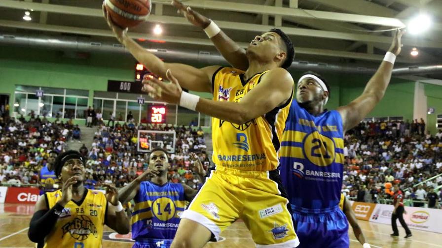 Rafael Barias buscará la corona este domingo frente al Mauricio Báez 