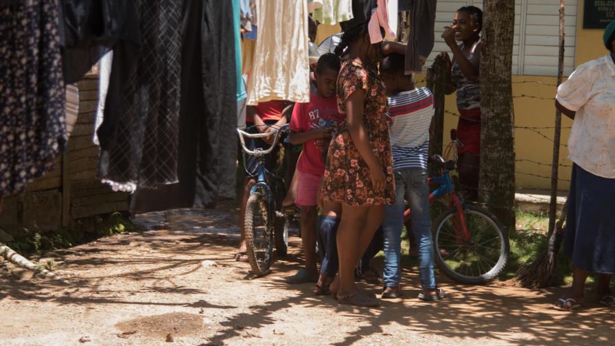 Familiares de estudiante golpeada por compañero en Monte Plata piden prisión para el agresor Familiares de estudiante golpeada por compañero en Monte Plata piden prisión para el agresor