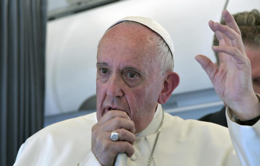 El papa reconoce retraso de 2.000 casos de abuso sexual en la iglesia católica 
