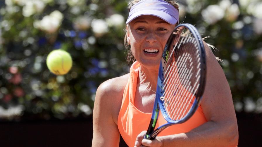 María Sharapova se recupera de inicio lento en Italia 