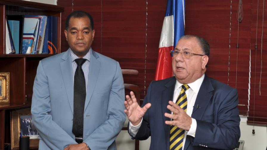 Ministro Fadul: Pagar ajuste salarial el 30 es una decisión de cada empresa Ministro Fadul: Pagar ajuste salarial el 30 es una decisión de cada empresa