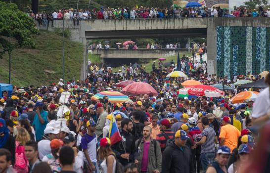 El “plantón” opositor reúne a miles de venezolanos en varias partes del país
