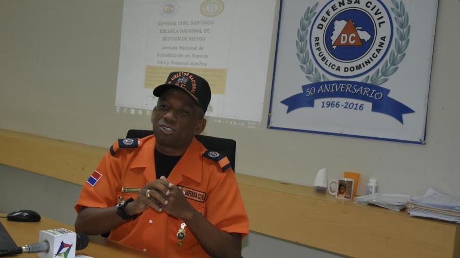 Arias aclara sobre cantidad de familias en zonas de peligro en Santiago