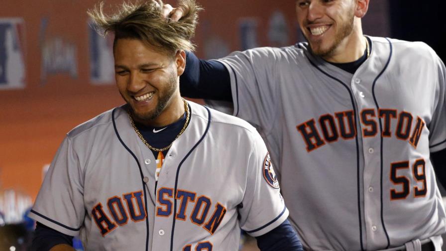 Los Astros superan el cansancio de una mala noche para derrotar a los Marlins