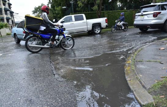 Fotos: Lluvias dejan inundaciones urbanas que causan atascos en el tránsito