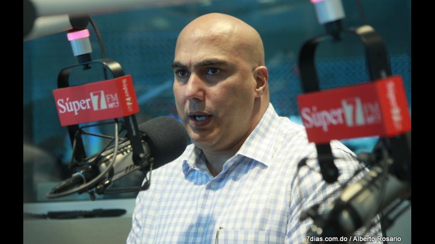 Homero González pide a padres empoderarse para seguir evitando alzas en colegios Homero González pide a padres empoderarse para seguir evitando alzas en colegios