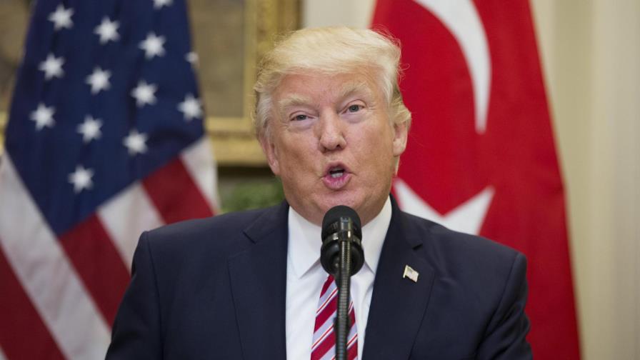 Trump pidió a Comey que cerrara investigación sobre Flynn, según el NY Times Trump pidió a Comey que cerrara investigación sobre Flynn, según el NY Times